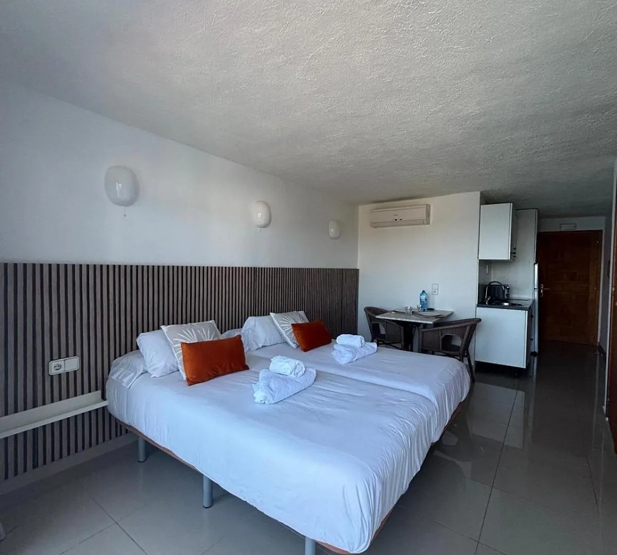 Es Grop Apartamentos Portinatx Apartment